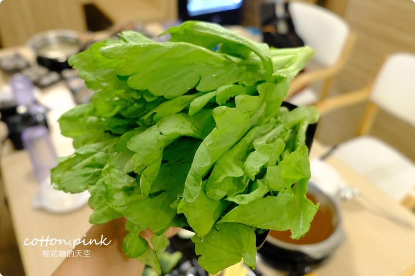 台中火鍋吃到飽這家超彭湃！漂亮火鍋超過七十種食材任你吃～海鮮就超過20種！