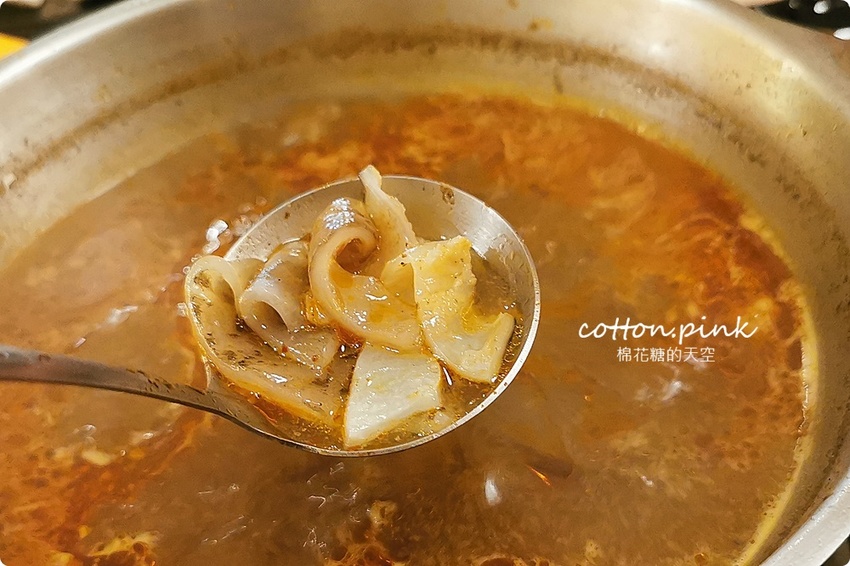 台中火鍋吃到飽這家超彭湃！漂亮火鍋超過七十種食材任你吃～海鮮就超過20種！