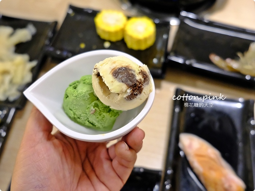 台中火鍋吃到飽這家超彭湃！漂亮火鍋超過七十種食材任你吃～海鮮就超過20種！