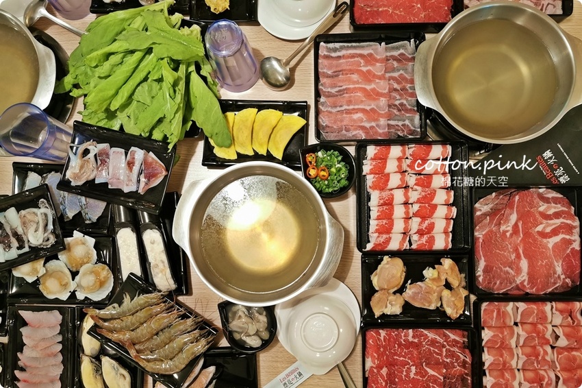 台中火鍋吃到飽這家超彭湃！漂亮火鍋超過七十種食材任你吃～海鮮就超過20種！