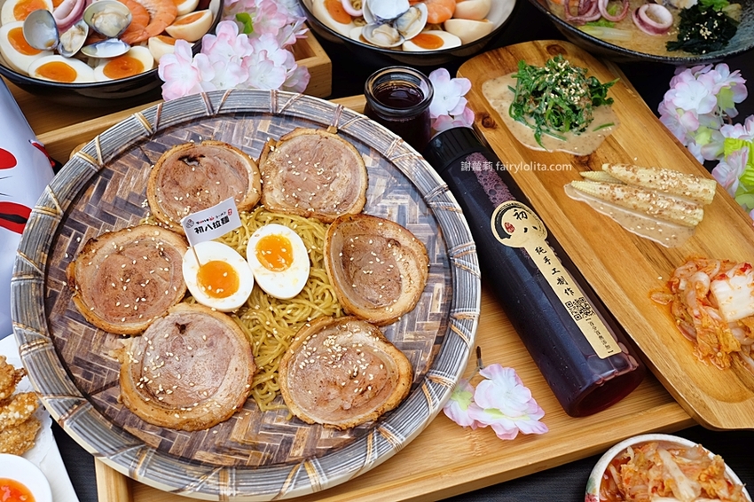 初八拉麵(民雄店)。嘉義爆紅百元平價拉麵,浮誇溏心蛋堆整碗,隱藏版內行人才懂吃! @蹦啾♥謝蘿莉 La vie heureuse