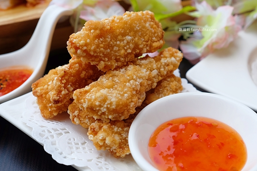 初八拉麵(民雄店)。嘉義爆紅百元平價拉麵,浮誇溏心蛋堆整碗,隱藏版內行人才懂吃! @蹦啾♥謝蘿莉 La vie heureuse