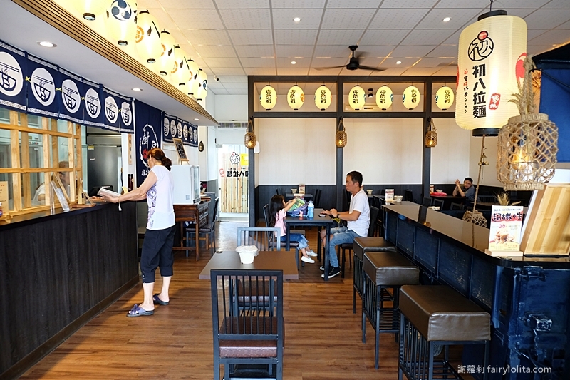 初八拉麵(民雄店)。嘉義爆紅百元平價拉麵,浮誇溏心蛋堆整碗,隱藏版內行人才懂吃! @蹦啾♥謝蘿莉 La vie heureuse