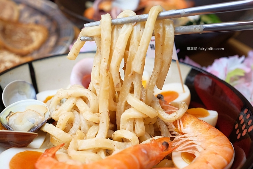 初八拉麵(民雄店)。嘉義爆紅百元平價拉麵,浮誇溏心蛋堆整碗,隱藏版內行人才懂吃! @蹦啾♥謝蘿莉 La vie heureuse