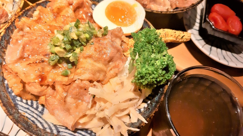 台南✯中西區｜大河屋 燒肉丼/串燒｜開幕活動慶『 丼飯買一送一』還不快衝一波晚了就沒囉