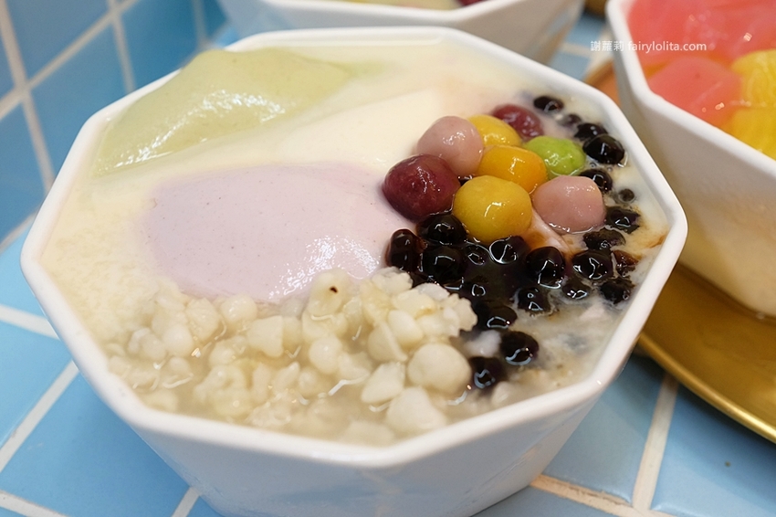 一象甜品。彩虹粉粿超療癒,在地人才知道隱藏版手工豆花,營業時間人擠滿滿! @蹦啾♥謝蘿莉 La vie heureuse