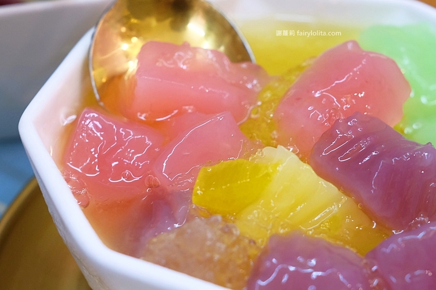 一象甜品。彩虹粉粿超療癒,在地人才知道隱藏版手工豆花,營業時間人擠滿滿! @蹦啾♥謝蘿莉 La vie heureuse