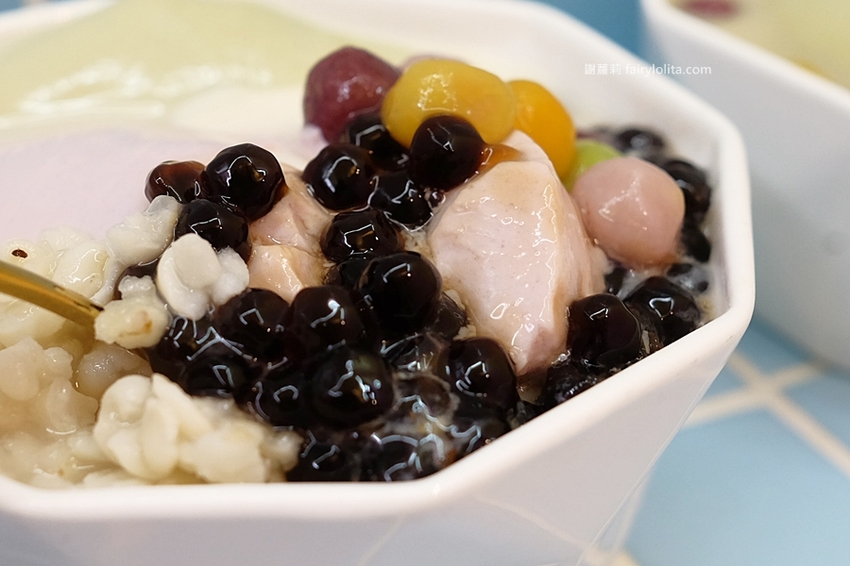 一象甜品。彩虹粉粿超療癒,在地人才知道隱藏版手工豆花,營業時間人擠滿滿! @蹦啾♥謝蘿莉 La vie heureuse