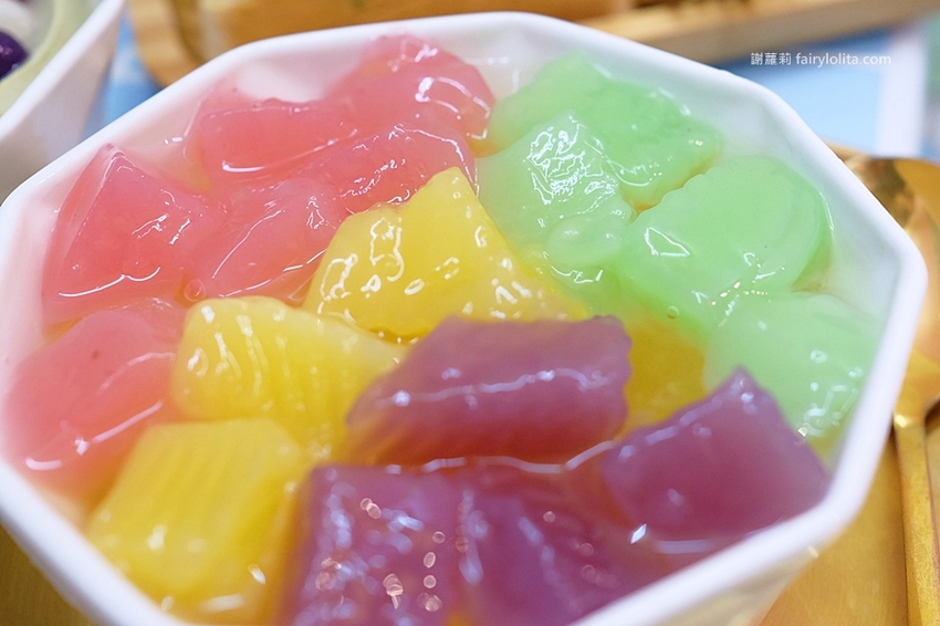 一象甜品。彩虹粉粿超療癒,在地人才知道隱藏版手工豆花,營業時間人擠滿滿! @蹦啾♥謝蘿莉 La vie heureuse