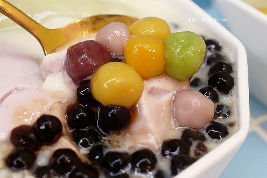 一象甜品。彩虹粉粿超療癒,在地人才知道隱藏版手工豆花,營業時間人擠滿滿! @蹦啾♥謝蘿莉 La vie heureuse