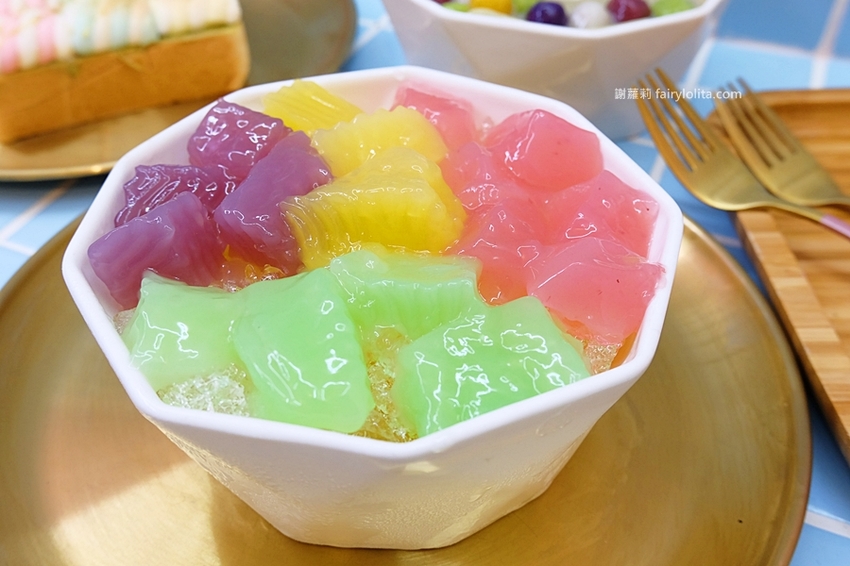 一象甜品。彩虹粉粿超療癒,在地人才知道隱藏版手工豆花,營業時間人擠滿滿! @蹦啾♥謝蘿莉 La vie heureuse
