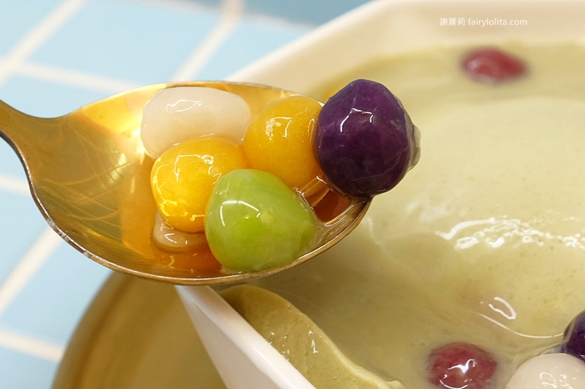 一象甜品。彩虹粉粿超療癒,在地人才知道隱藏版手工豆花,營業時間人擠滿滿! @蹦啾♥謝蘿莉 La vie heureuse