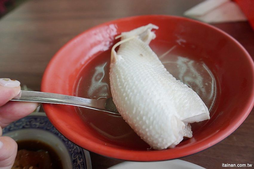 無名肉燥飯~早餐午餐晚餐宵夜都吃的到的肥嫩虱目魚湯,20元炒麵好便宜!! - 台南好Food遊