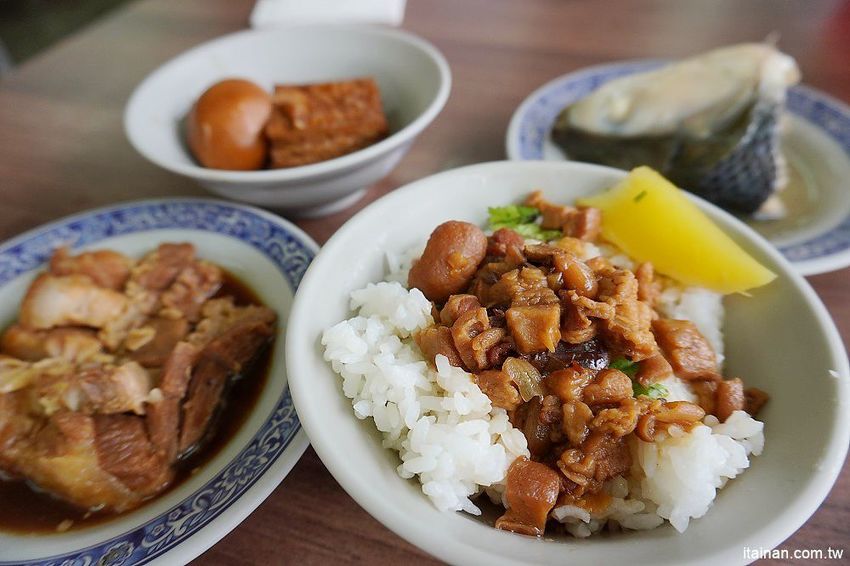 無名肉燥飯~早餐午餐晚餐宵夜都吃的到的肥嫩虱目魚湯,20元炒麵好便宜!! - 台南好Food遊