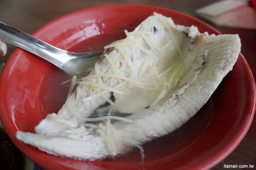 無名肉燥飯~早餐午餐晚餐宵夜都吃的到的肥嫩虱目魚湯,20元炒麵好便宜!! - 台南好Food遊