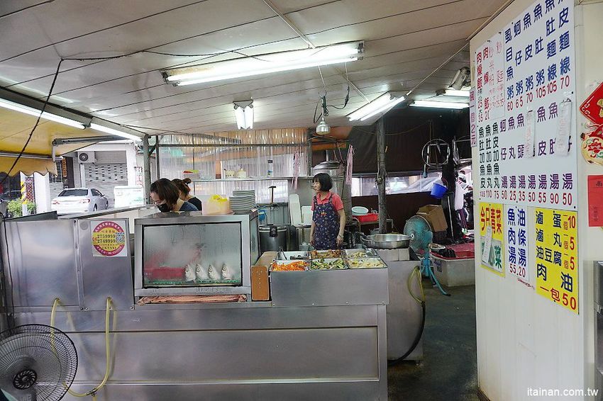 無名肉燥飯~早餐午餐晚餐宵夜都吃的到的肥嫩虱目魚湯,20元炒麵好便宜!! - 台南好Food遊