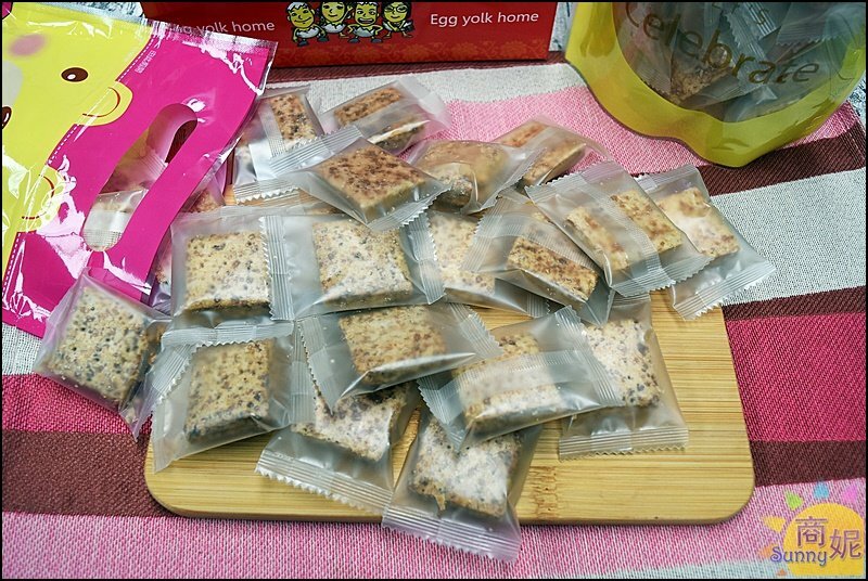 蛋黃家。網評4.7分超好吃蛋黃酥!食尚玩家報導在地人狂推現烤出爐不輸彰化排隊店-商妮吃喝遊樂