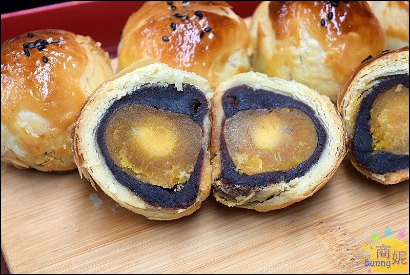 蛋黃家。網評4.7分超好吃蛋黃酥!食尚玩家報導在地人狂推現烤出爐不輸彰化排隊店-商妮吃喝遊樂