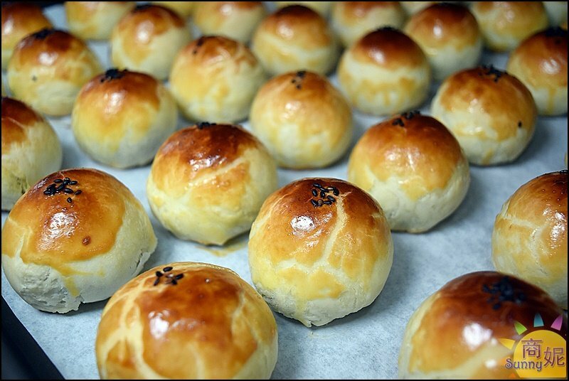 蛋黃家。網評4.7分超好吃蛋黃酥!食尚玩家報導在地人狂推現烤出爐不輸彰化排隊店-商妮吃喝遊樂