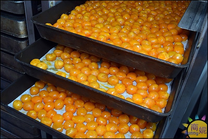 蛋黃家。網評4.7分超好吃蛋黃酥!食尚玩家報導在地人狂推現烤出爐不輸彰化排隊店-商妮吃喝遊樂