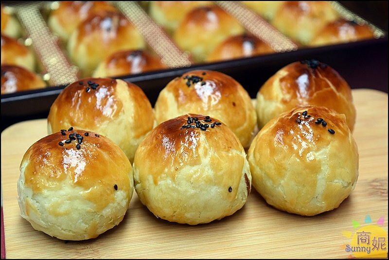 蛋黃家。網評4.7分超好吃蛋黃酥!食尚玩家報導在地人狂推現烤出爐不輸彰化排隊店-商妮吃喝遊樂