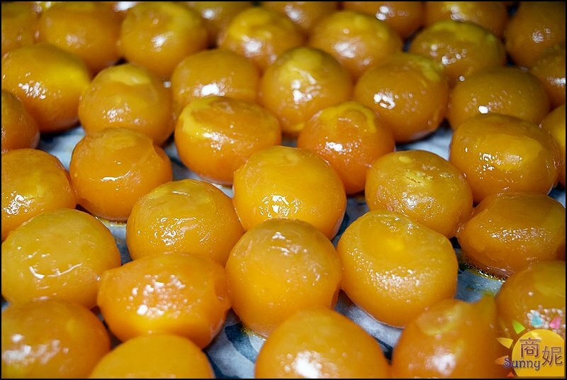 蛋黃家。網評4.7分超好吃蛋黃酥!食尚玩家報導在地人狂推現烤出爐不輸彰化排隊店-商妮吃喝遊樂