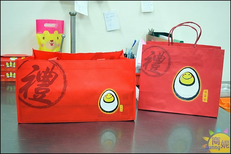 蛋黃家。網評4.7分超好吃蛋黃酥!食尚玩家報導在地人狂推現烤出爐不輸彰化排隊店-商妮吃喝遊樂