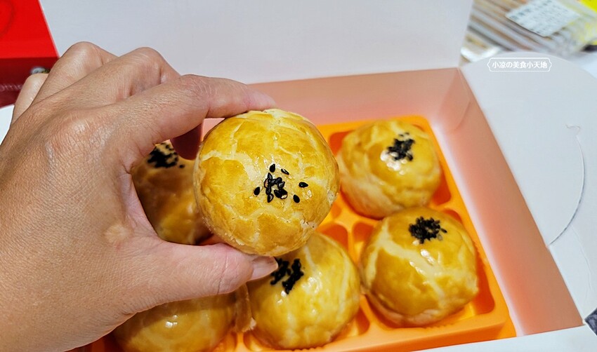 在地達人帶路！！太平人氣蛋黃酥專賣店，當日手作現烤出爐，想吃先預訂！！
