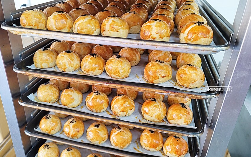 在地達人帶路！！太平人氣蛋黃酥專賣店，當日手作現烤出爐，想吃先預訂！！