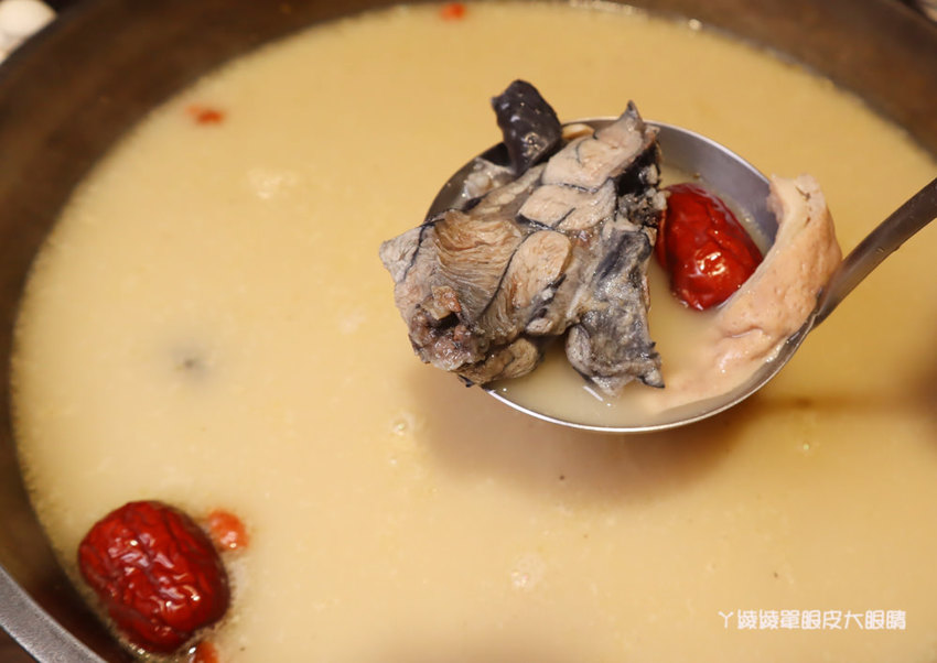 新竹迪卡儂附近美食推薦李私房鍋物！新竹火鍋必吃胡椒豬肚雞鍋