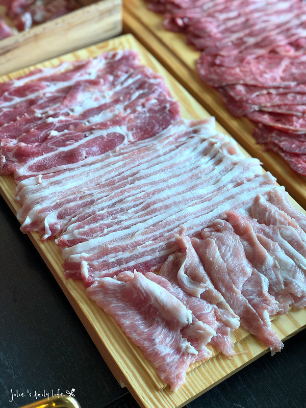 個人鍋,停車位,免費wifi,冷藏肉,嘉一香活菌豬,套餐,宜蘭,宜蘭厲害火鍋,宜蘭市火鍋,宜蘭火鍋,宜蘭火鍋 推薦,宜蘭火鍋2019,宜蘭美食,宜蘭聚餐地點,宜蘭首間冷藏肉火鍋專門店,寵物友善餐廳,巨無霸超猛海鮮,新開幕,桂丁雞,海鮮,涮涮鍋,火鍋,火鍋店,無線WIFI,美國Prime,聚德家 宜蘭,聚德家宜蘭,聚德家火鍋,聚德家火鍋宜蘭,聚德家豐味鍋物,聚德家豐味鍋物-宜蘭農權店 @跟著Julie一起走吧