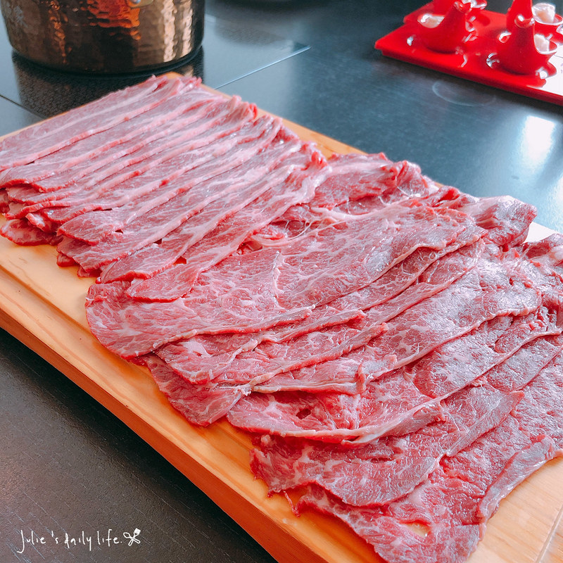 個人鍋,停車位,免費wifi,冷藏肉,嘉一香活菌豬,套餐,宜蘭,宜蘭厲害火鍋,宜蘭市火鍋,宜蘭火鍋,宜蘭火鍋 推薦,宜蘭火鍋2019,宜蘭美食,宜蘭聚餐地點,宜蘭首間冷藏肉火鍋專門店,寵物友善餐廳,巨無霸超猛海鮮,新開幕,桂丁雞,海鮮,涮涮鍋,火鍋,火鍋店,無線WIFI,美國Prime,聚德家 宜蘭,聚德家宜蘭,聚德家火鍋,聚德家火鍋宜蘭,聚德家豐味鍋物,聚德家豐味鍋物-宜蘭農權店 @跟著Julie一起走吧