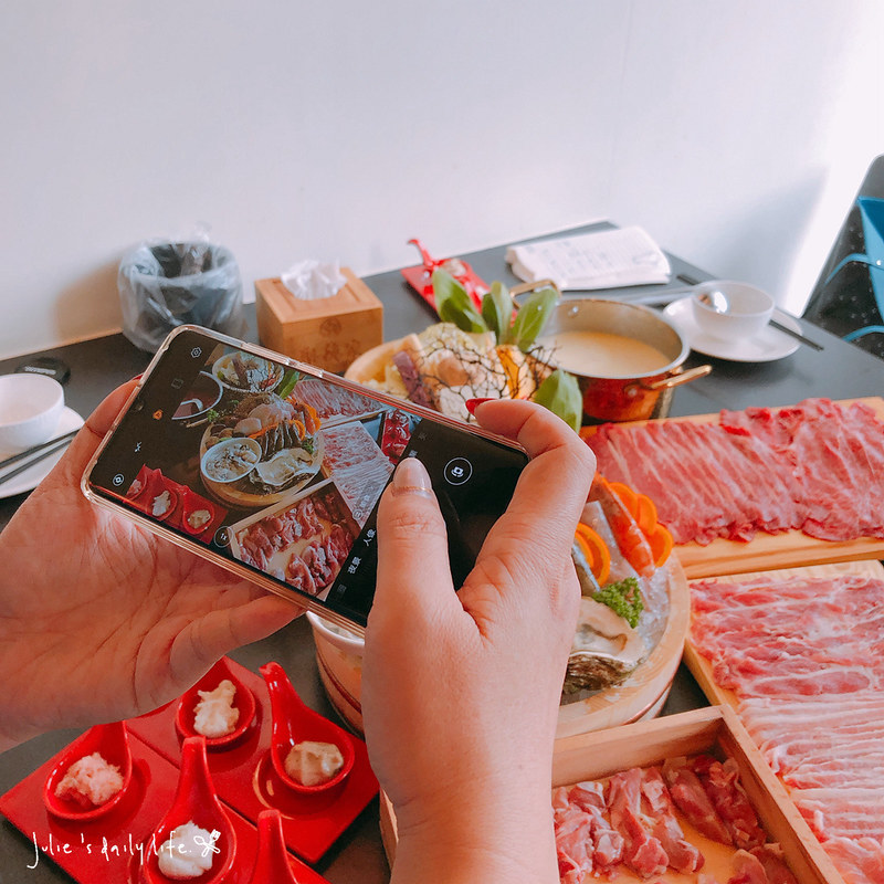 個人鍋,停車位,免費wifi,冷藏肉,嘉一香活菌豬,套餐,宜蘭,宜蘭厲害火鍋,宜蘭市火鍋,宜蘭火鍋,宜蘭火鍋 推薦,宜蘭火鍋2019,宜蘭美食,宜蘭聚餐地點,宜蘭首間冷藏肉火鍋專門店,寵物友善餐廳,巨無霸超猛海鮮,新開幕,桂丁雞,海鮮,涮涮鍋,火鍋,火鍋店,無線WIFI,美國Prime,聚德家 宜蘭,聚德家宜蘭,聚德家火鍋,聚德家火鍋宜蘭,聚德家豐味鍋物,聚德家豐味鍋物-宜蘭農權店 @跟著Julie一起走吧