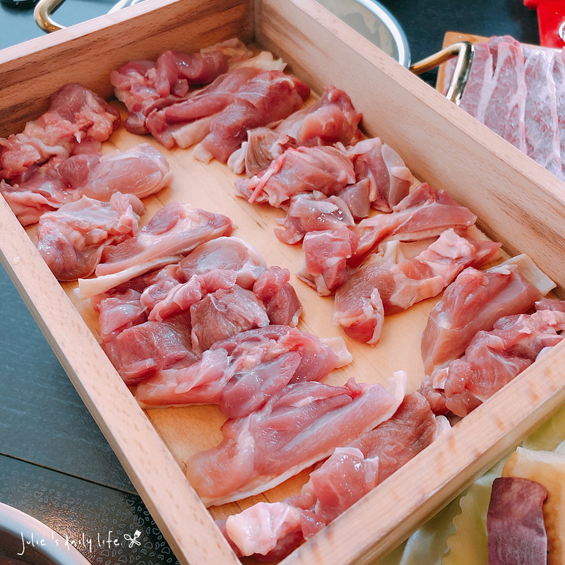 個人鍋,停車位,免費wifi,冷藏肉,嘉一香活菌豬,套餐,宜蘭,宜蘭厲害火鍋,宜蘭市火鍋,宜蘭火鍋,宜蘭火鍋 推薦,宜蘭火鍋2019,宜蘭美食,宜蘭聚餐地點,宜蘭首間冷藏肉火鍋專門店,寵物友善餐廳,巨無霸超猛海鮮,新開幕,桂丁雞,海鮮,涮涮鍋,火鍋,火鍋店,無線WIFI,美國Prime,聚德家 宜蘭,聚德家宜蘭,聚德家火鍋,聚德家火鍋宜蘭,聚德家豐味鍋物,聚德家豐味鍋物-宜蘭農權店 @跟著Julie一起走吧