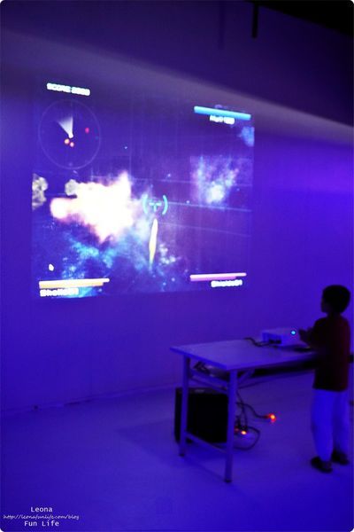 喜晶a光學觀光工廠 台中觀光工廠 台中室內親子景點 雨天備案 潭子親子景點 恐龍 布袋戲 射擊遊戲DSC08682