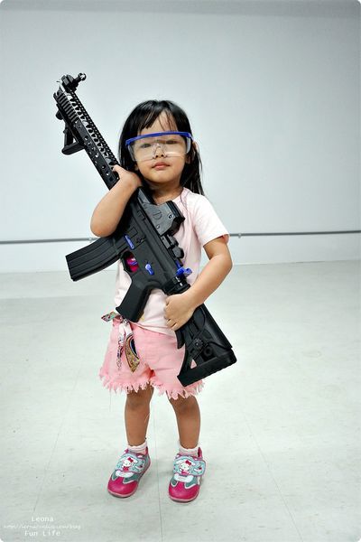 喜晶a光學觀光工廠 台中觀光工廠 台中室內親子景點 雨天備案 潭子親子景點 恐龍 布袋戲 射擊遊戲DSC08567