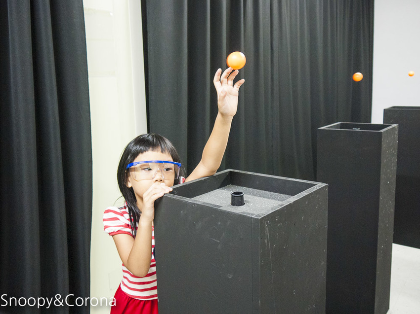 【台中景點】台中最新親子景點｜喜晶A光學觀光工廠～來當恐龍訓練師、DIY手作專屬的VR虛擬實境眼鏡