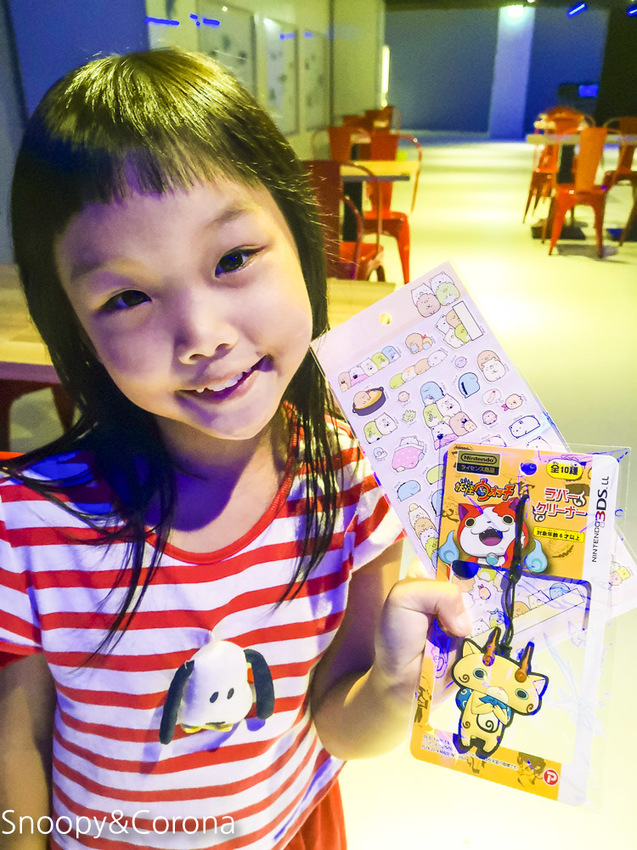 【台中景點】台中最新親子景點｜喜晶A光學觀光工廠～來當恐龍訓練師、DIY手作專屬的VR虛擬實境眼鏡