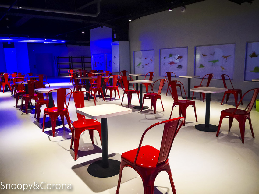 【台中景點】台中最新親子景點｜喜晶A光學觀光工廠～來當恐龍訓練師、DIY手作專屬的VR虛擬實境眼鏡