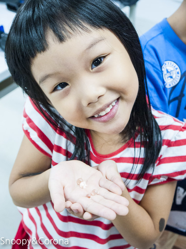 【台中景點】台中最新親子景點｜喜晶A光學觀光工廠～來當恐龍訓練師、DIY手作專屬的VR虛擬實境眼鏡