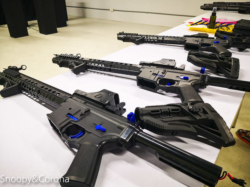 【台中景點】台中最新親子景點｜喜晶A光學觀光工廠～來當恐龍訓練師、DIY手作專屬的VR虛擬實境眼鏡