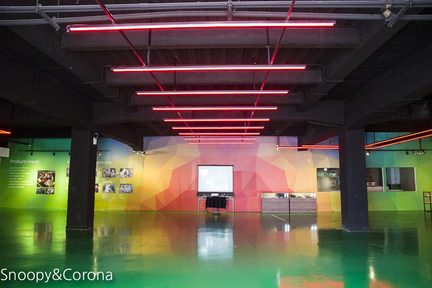 【台中景點】台中最新親子景點｜喜晶A光學觀光工廠～來當恐龍訓練師、DIY手作專屬的VR虛擬實境眼鏡