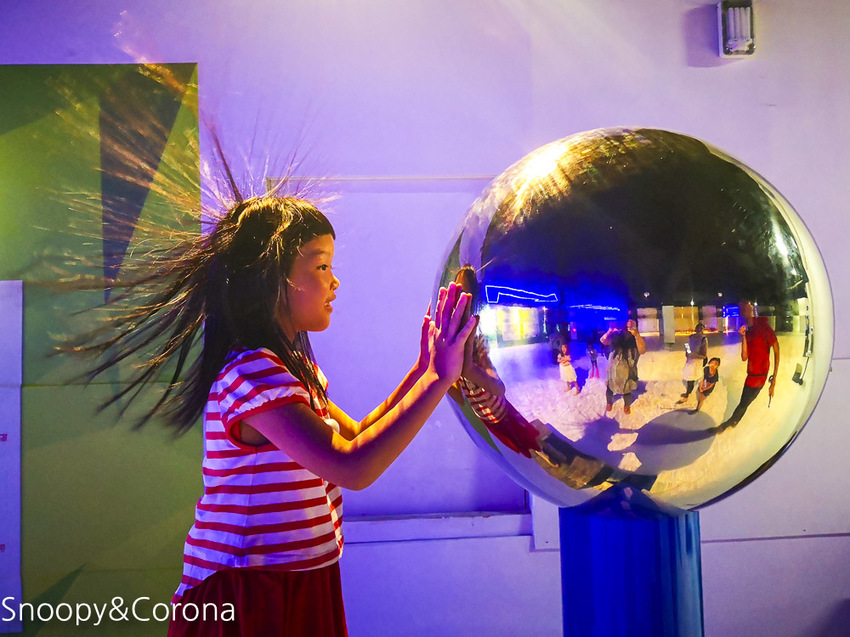 【台中景點】台中最新親子景點｜喜晶A光學觀光工廠～來當恐龍訓練師、DIY手作專屬的VR虛擬實境眼鏡