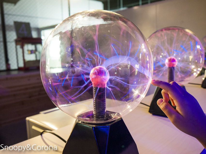 【台中景點】台中最新親子景點｜喜晶A光學觀光工廠～來當恐龍訓練師、DIY手作專屬的VR虛擬實境眼鏡