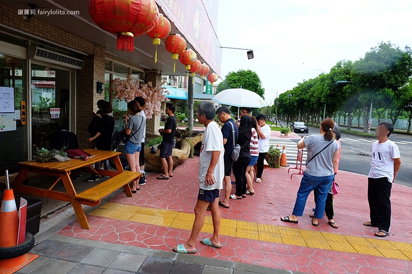 中正大四喜牛肉麵旗艦店。CP值高到全嚇傻，大份量牛肉麵130元，免費加湯加麵不用錢，還附珍奶、小菜無限呷免驚！ @蹦啾♥謝蘿莉 La vie heureuse