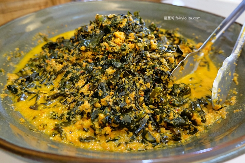 中正大四喜牛肉麵旗艦店。CP值高到全嚇傻，大份量牛肉麵130元，免費加湯加麵不用錢，還附珍奶、小菜無限呷免驚！ @蹦啾♥謝蘿莉 La vie heureuse