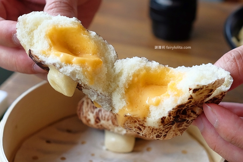 中正大四喜牛肉麵旗艦店。CP值高到全嚇傻，大份量牛肉麵130元，免費加湯加麵不用錢，還附珍奶、小菜無限呷免驚！ @蹦啾♥謝蘿莉 La vie heureuse