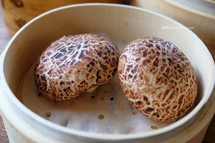 中正大四喜牛肉麵旗艦店。CP值高到全嚇傻，大份量牛肉麵130元，免費加湯加麵不用錢，還附珍奶、小菜無限呷免驚！ @蹦啾♥謝蘿莉 La vie heureuse