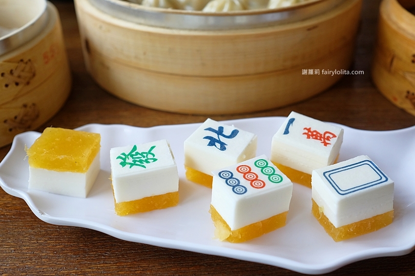 中正大四喜牛肉麵旗艦店。CP值高到全嚇傻，大份量牛肉麵130元，免費加湯加麵不用錢，還附珍奶、小菜無限呷免驚！ @蹦啾♥謝蘿莉 La vie heureuse