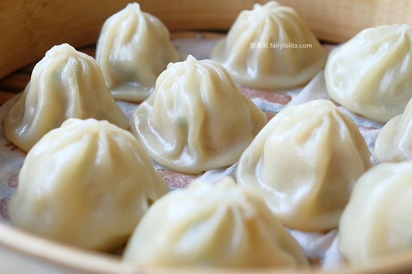 中正大四喜牛肉麵旗艦店。CP值高到全嚇傻，大份量牛肉麵130元，免費加湯加麵不用錢，還附珍奶、小菜無限呷免驚！ @蹦啾♥謝蘿莉 La vie heureuse